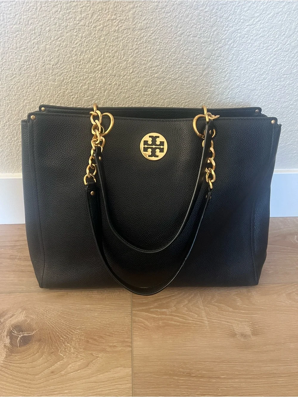 TORY BURCH Everly Leather Tote Black  with Gold Chain Details